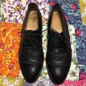 Dino Monti oxford lace up shoes. Excellent condition. Size 11.